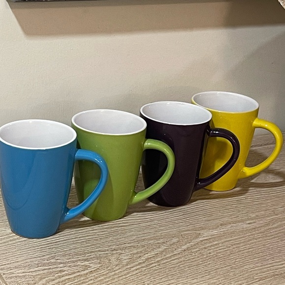 4 Tea Or Coffee Cups - Picture 3 of 7